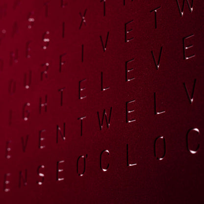 Frontpaneel QlockTwo Classic Velvet Red Detail
