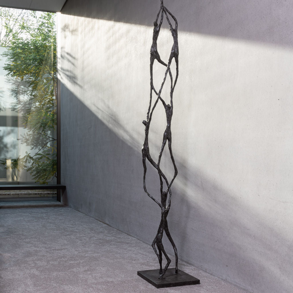 Bronzen beeld To Hang out van Ann Vrielinck - Limited edition