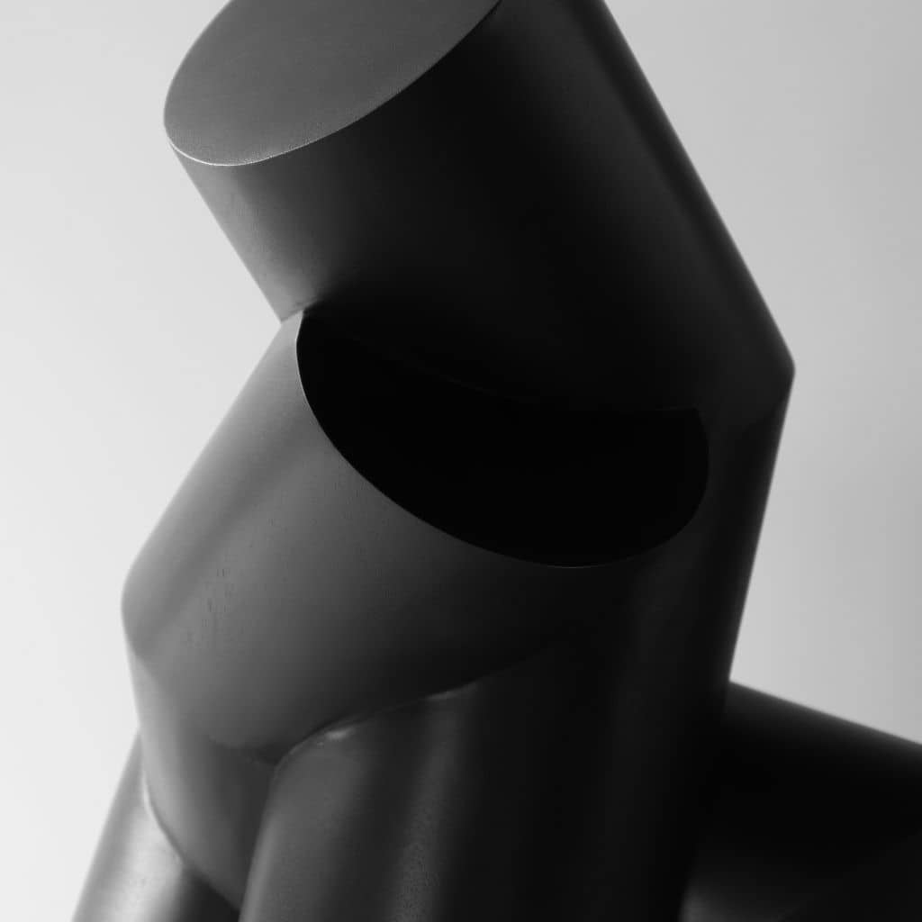 Houten beeld Pipe #1 (50cm) van Absid in Mahonie zwart vernist - Limited edition