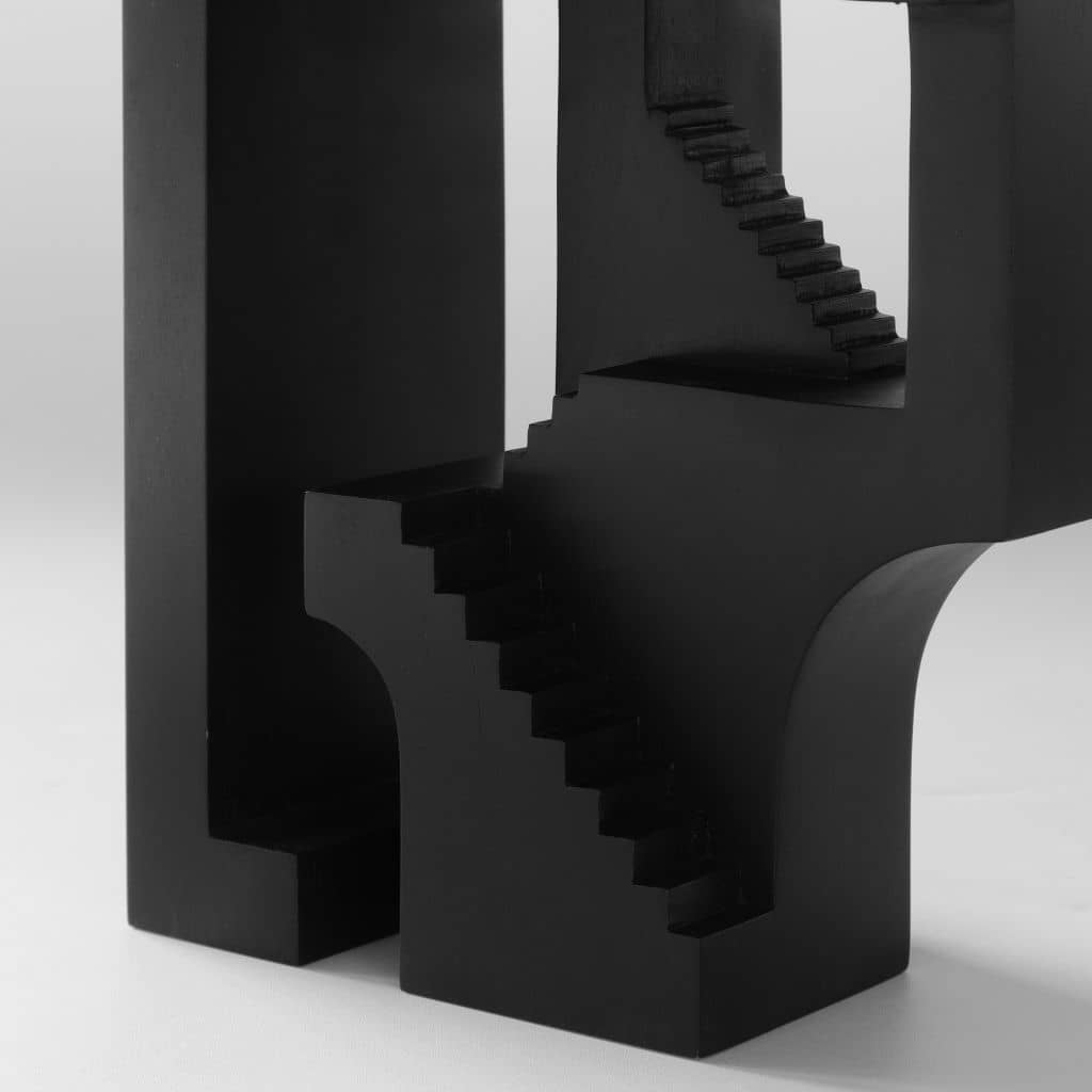 Houten beeld Stairway van David Umemoto in Mahonie zwart vernist - Limited edition